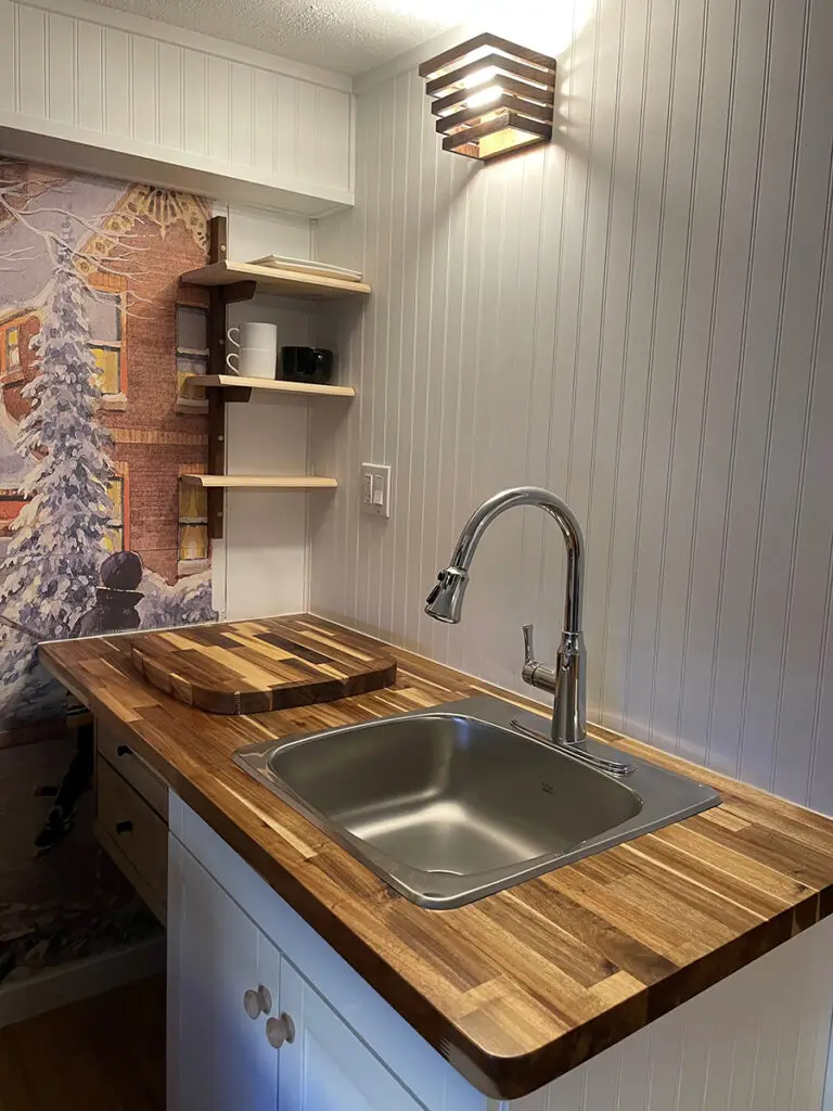 W/furniture & woodwork | furniture & wood products in yellowknife